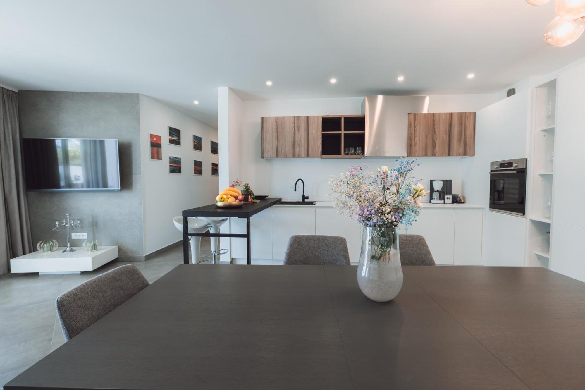 Apartment Citrin - New With Amazing Sea View, Big Terrace And Shared Pool Makarska